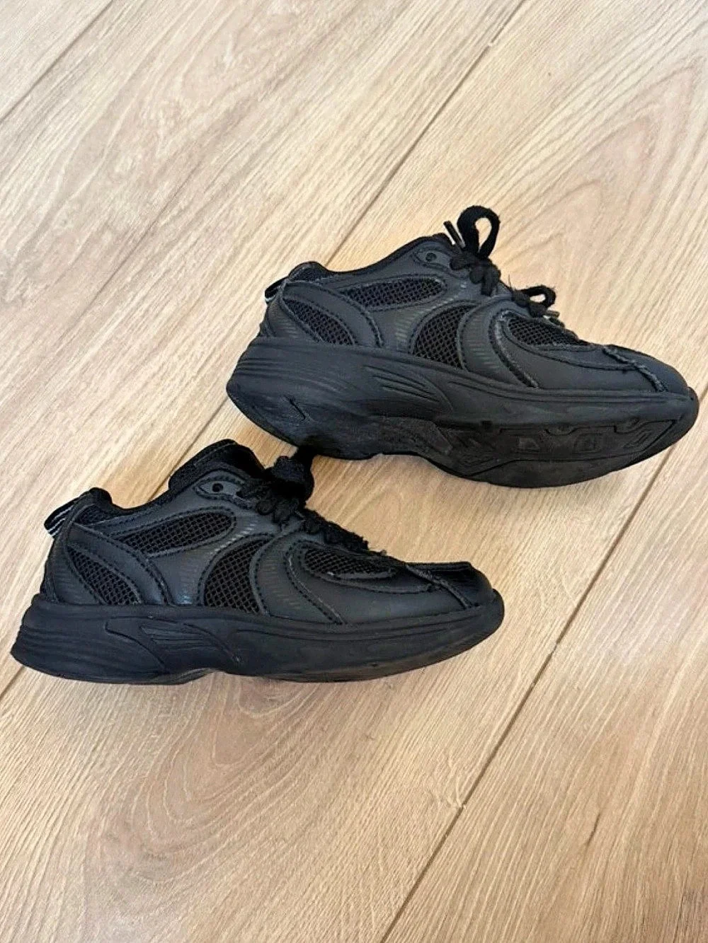 Nautica Black Sneakers US 11 kid